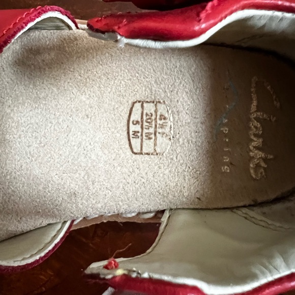 Almost new red summer sandals for 2y girls - Picture 3 of 3